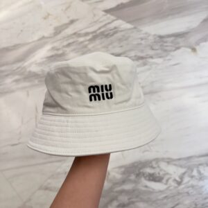 【AT9157】Miu Miu フィッシャーマンハット - 怠惰でエレガントなスタイルを演出する白い女性用帽子 | Miu Miu
