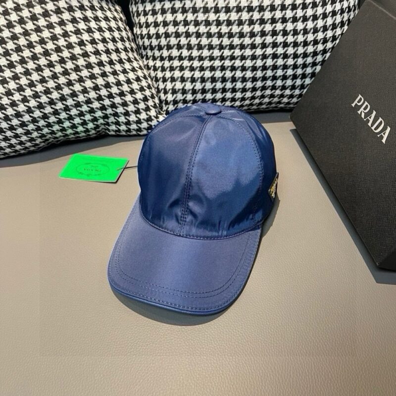【AT9167】プラダ（Prada）ロゴメタルアクセント付きブルーキャップ | Prada Milano