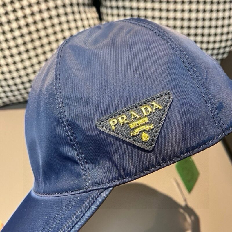 【AT9167】プラダ（Prada）ロゴメタルアクセント付きブルーキャップ | Prada Milano