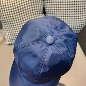 【AT9167】プラダ（Prada）ロゴメタルアクセント付きブルーキャップ | Prada Milano