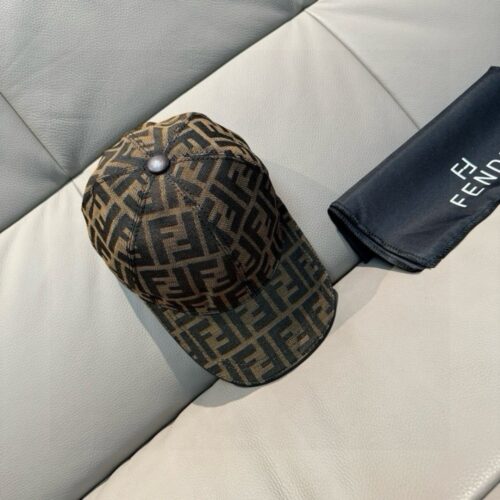 【AT9184】Fendi（フェンディ） クラシックなダブルFエンボスベースボールキャップ | Fendi
