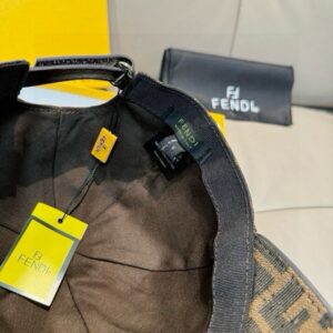 【AT9184】Fendi（フェンディ） クラシックなダブルFエンボスベースボールキャップ | Fendi