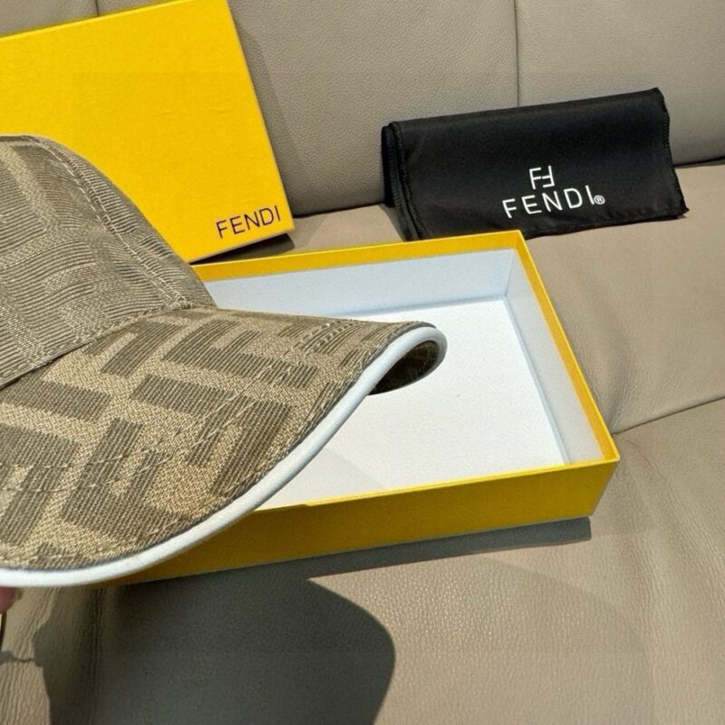 【AT9186】Fendi(フェンディ)のクラシックなダブルF刺繍ベースボールキャップ | Fendi Roma