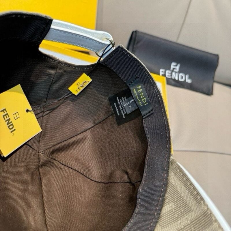 【AT9186】Fendi(フェンディ)のクラシックなダブルF刺繍ベースボールキャップ | Fendi Roma