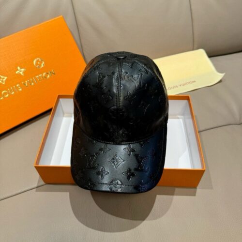 【AT9192】ルイ・ヴィトン高級牛革野球帽、エンボス加工LVロゴ、都会のファッションアイテム | Louis Vuitton Paris