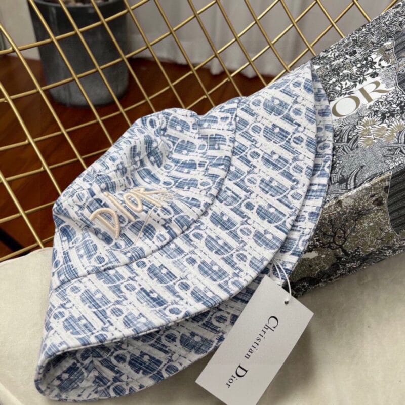 【AT9209】ディオールのブルー＆ホワイトプリントフィッシャーハット、女性用、高級感＆実用性、旅行＆アウトドアに最適 | Christian Dior