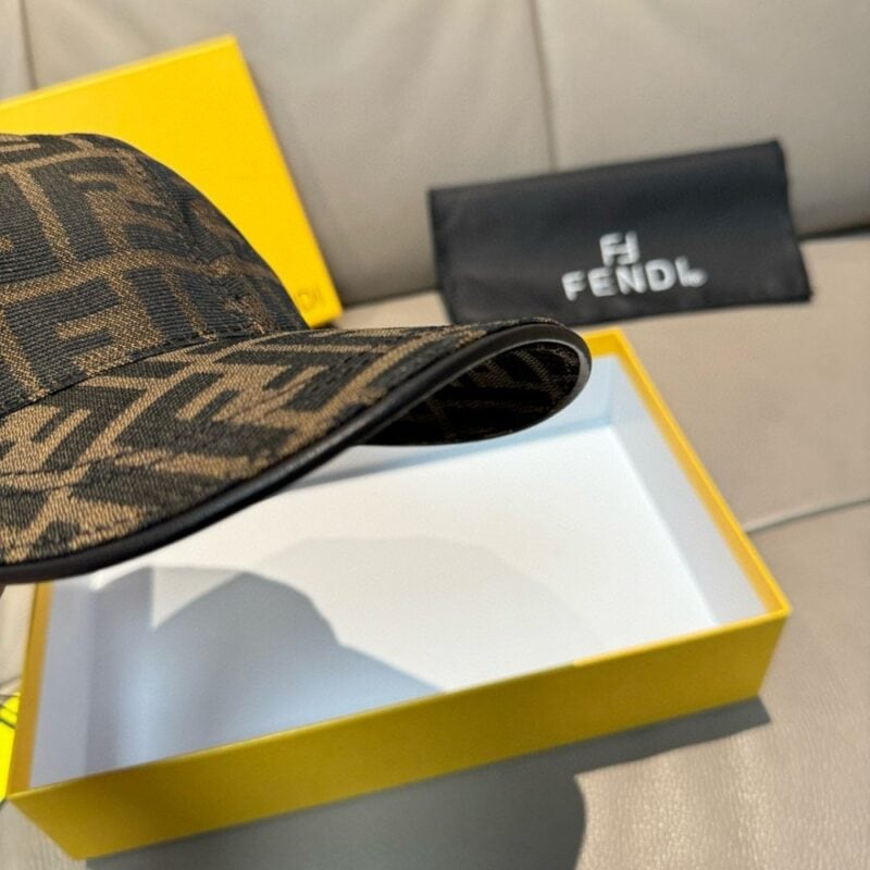 【AT9215】FendiのダブルFエンボスキャンバスベースボールキャップ | Fendi Roma