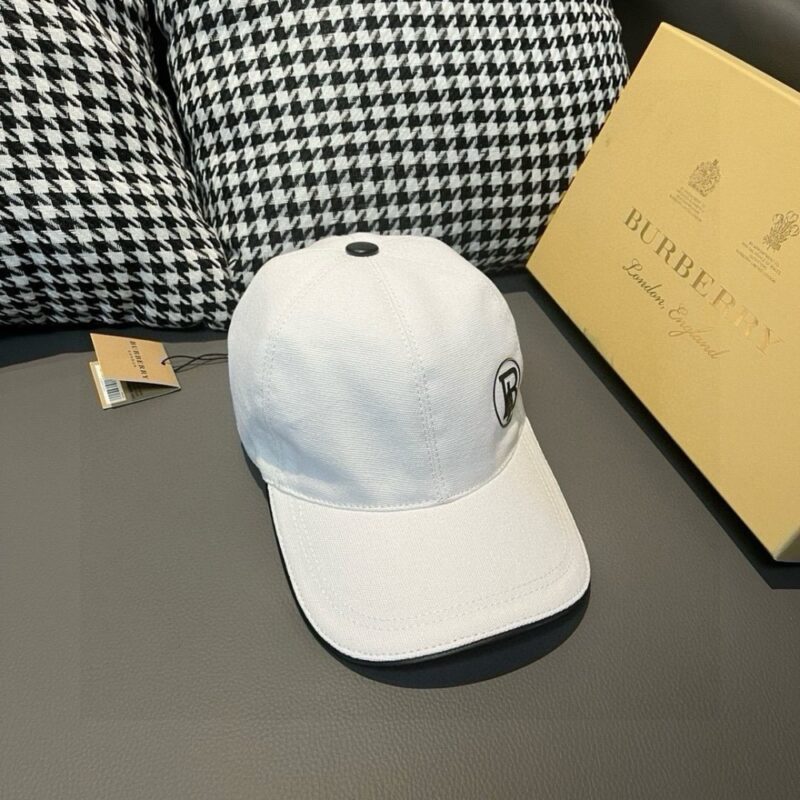 【AT9218】バーバリー（Burberry）ホワイトキャンバスベースボールキャップTBロゴ刺繍付き | Burberry London