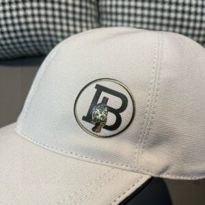 【AT9218】バーバリー（Burberry）ホワイトキャンバスベースボールキャップTBロゴ刺繍付き | Burberry London