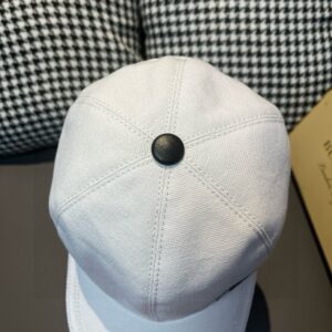 【AT9218】バーバリー（Burberry）ホワイトキャンバスベースボールキャップTBロゴ刺繍付き | Burberry London