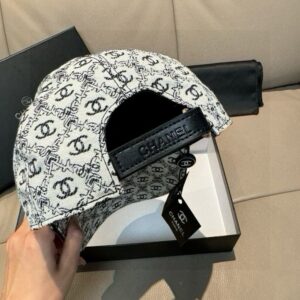【AT9219】高品質キャンバスと牛革のキャップ | ダブルC刺繍 | ストリートファッション | Chanel