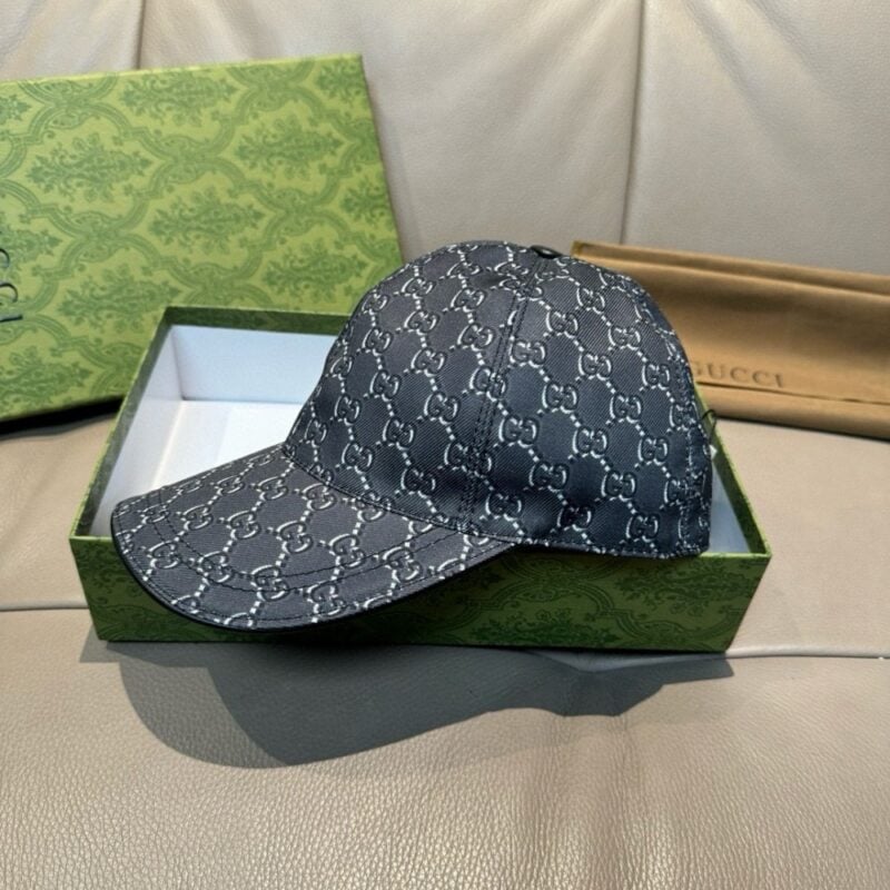【AT9227】グッチ(Gucci) モノグラム柄灰色ベースボールキャップ - 高級シルクスクリーンロゴ付き | Gucci