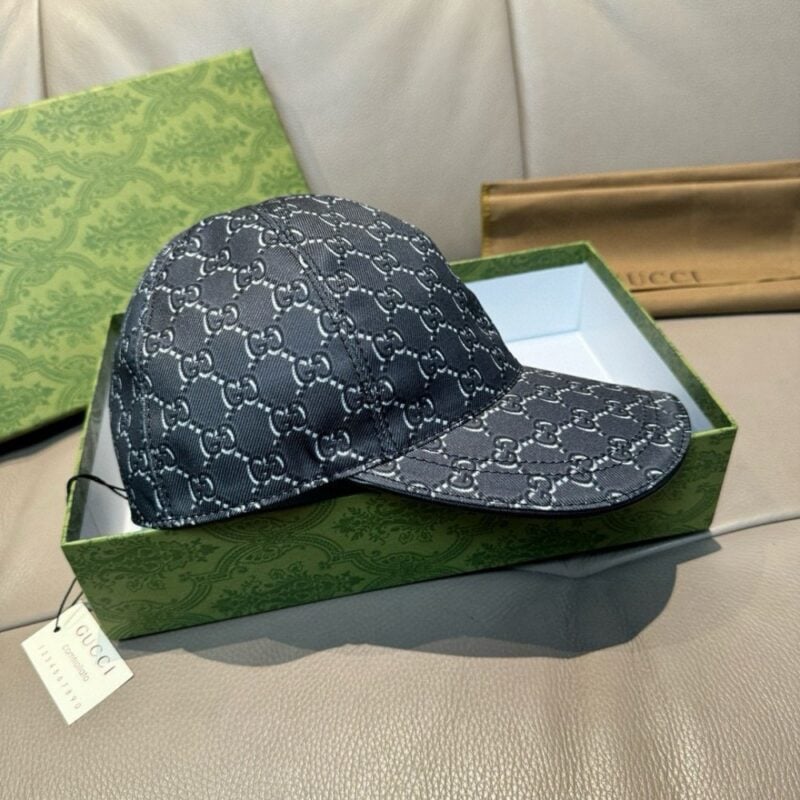 【AT9227】グッチ(Gucci) モノグラム柄灰色ベースボールキャップ - 高級シルクスクリーンロゴ付き | Gucci