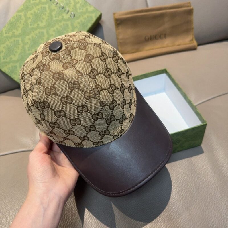 【AT9236】グッチ ロゴキャンバスベースボールキャップ・高級牛革パネル・調節可能なバックル付き | Gucci Italy