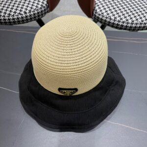 【AT9240】プラダのフィッシャーマンハット - 優雅な手編み織り柄と高級感、夏のファッションアイテム | Prada Milano