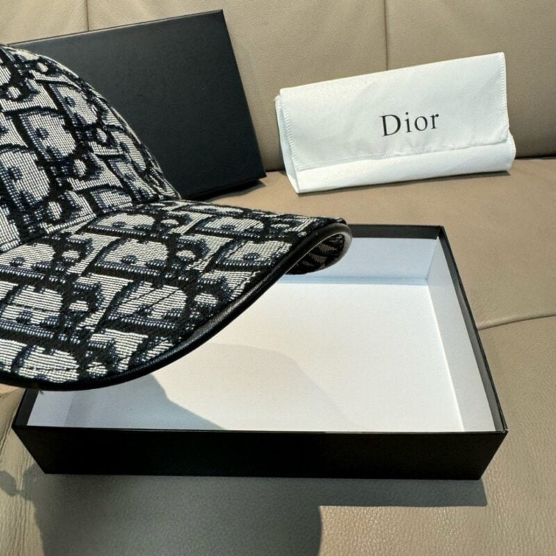 【AT9245】ディオール Dior レトロとモダンなデザインが融合した高級ジャガードサテンベースボールキャップ | Dior