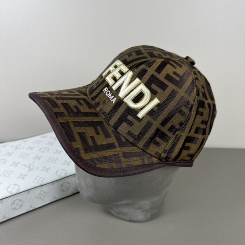 【AT9251】FENDIフェンディ ロゴディテール ファッションクラシック ブラウンカラー帽子 | Fendi Roma