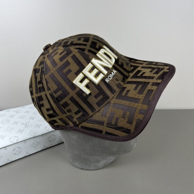 【AT9251】FENDIフェンディ ロゴディテール ファッションクラシック ブラウンカラー帽子 | Fendi Roma