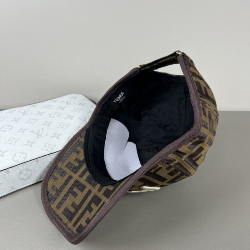 【AT9251】FENDIフェンディ ロゴディテール ファッションクラシック ブラウンカラー帽子 | Fendi Roma