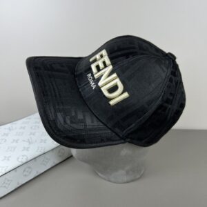 【AT9252】FENDI ロゴ入り ベースボールキャップ - 高級羽毛生地の贅沢なデザイン | Fendi