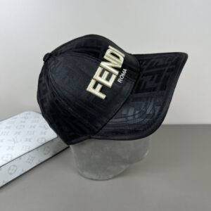 【AT9252】FENDI ロゴ入り ベースボールキャップ - 高級羽毛生地の贅沢なデザイン | Fendi