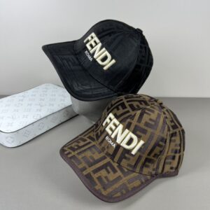 【AT9252】FENDI ロゴ入り ベースボールキャップ - 高級羽毛生地の贅沢なデザイン | Fendi