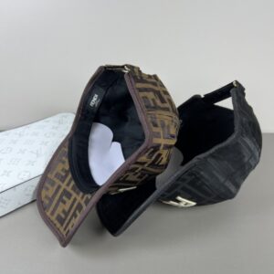 【AT9252】FENDI ロゴ入り ベースボールキャップ - 高級羽毛生地の贅沢なデザイン | Fendi