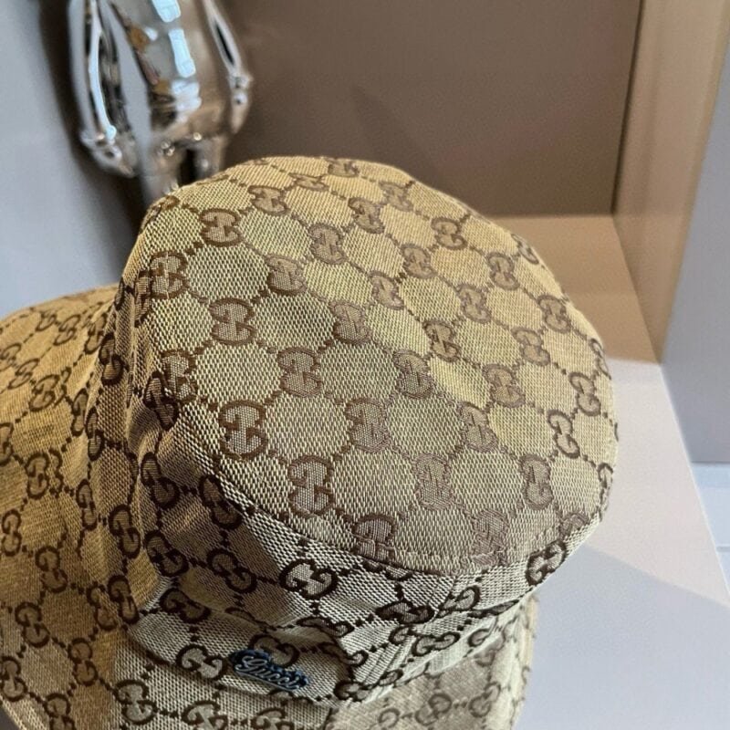 【AT9257】Gucciのモノグラムフィッシャーマンハット|サマーファッショントレンド|高級感と快適さ | Gucci