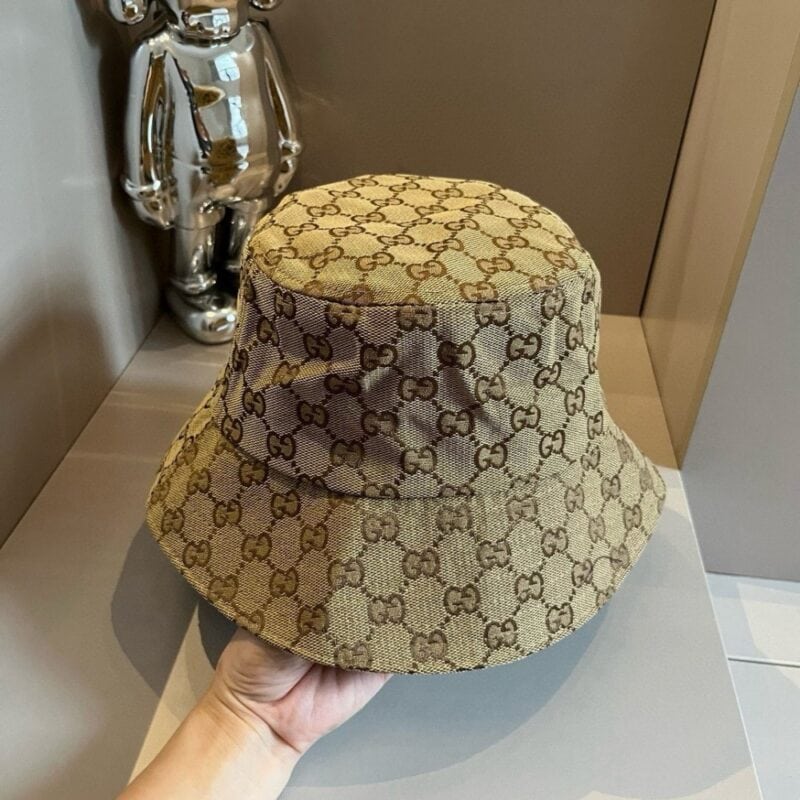 【AT9257】Gucciのモノグラムフィッシャーマンハット|サマーファッショントレンド|高級感と快適さ | Gucci