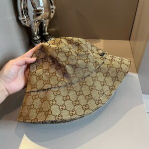 【AT9257】Gucciのモノグラムフィッシャーマンハット|サマーファッショントレンド|高級感と快適さ | Gucci