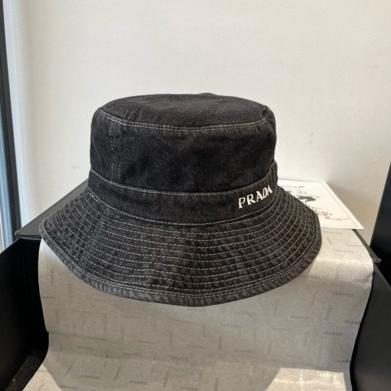 【AT9260】プラダの高級デニムフィッシャーマンハット、都会のファッションを演出 | Prada Italy