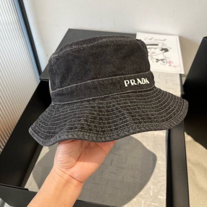 【AT9260】プラダの高級デニムフィッシャーマンハット、都会のファッションを演出 | Prada Italy