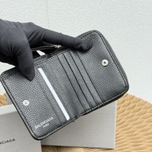 【AT9264】バレンシアガのダークグレーミニウォレット - 小さな贅沢な牛革素材と機能的なカード収納 | Balenciaga