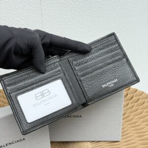 【AT9268】バレンシアガ Balenciaga ブラックレザー財布 6カードスロット付き | Balenciaga
