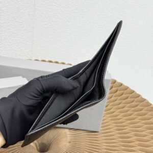 【AT9268】バレンシアガ Balenciaga ブラックレザー財布 6カードスロット付き | Balenciaga