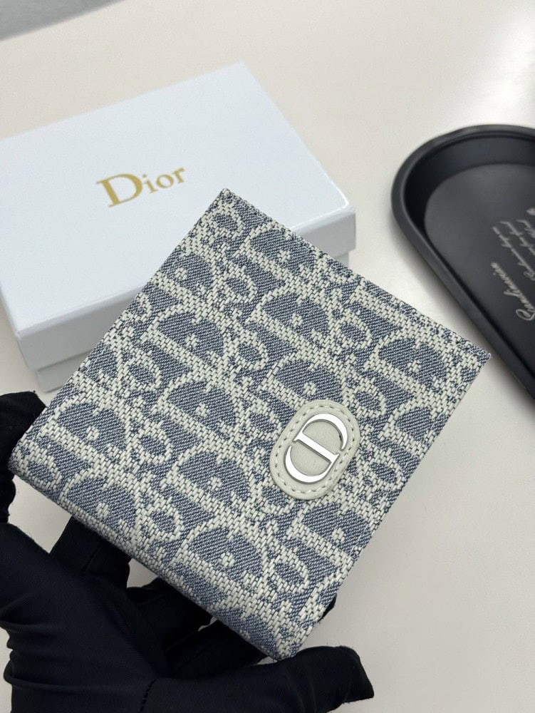 【AT9271】ディオールのラグジュアリーレザーウォレット - Diorの高級レザーウォレット | Christian Dior