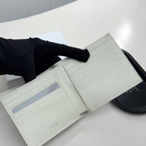 【AT9271】ディオールのラグジュアリーレザーウォレット - Diorの高級レザーウォレット | Christian Dior