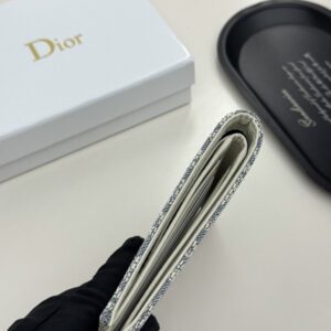 【AT9271】ディオールのラグジュアリーレザーウォレット - Diorの高級レザーウォレット | Christian Dior