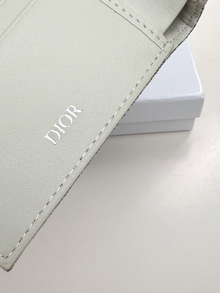 【AT9271】ディオールのラグジュアリーレザーウォレット - Diorの高級レザーウォレット | Christian Dior