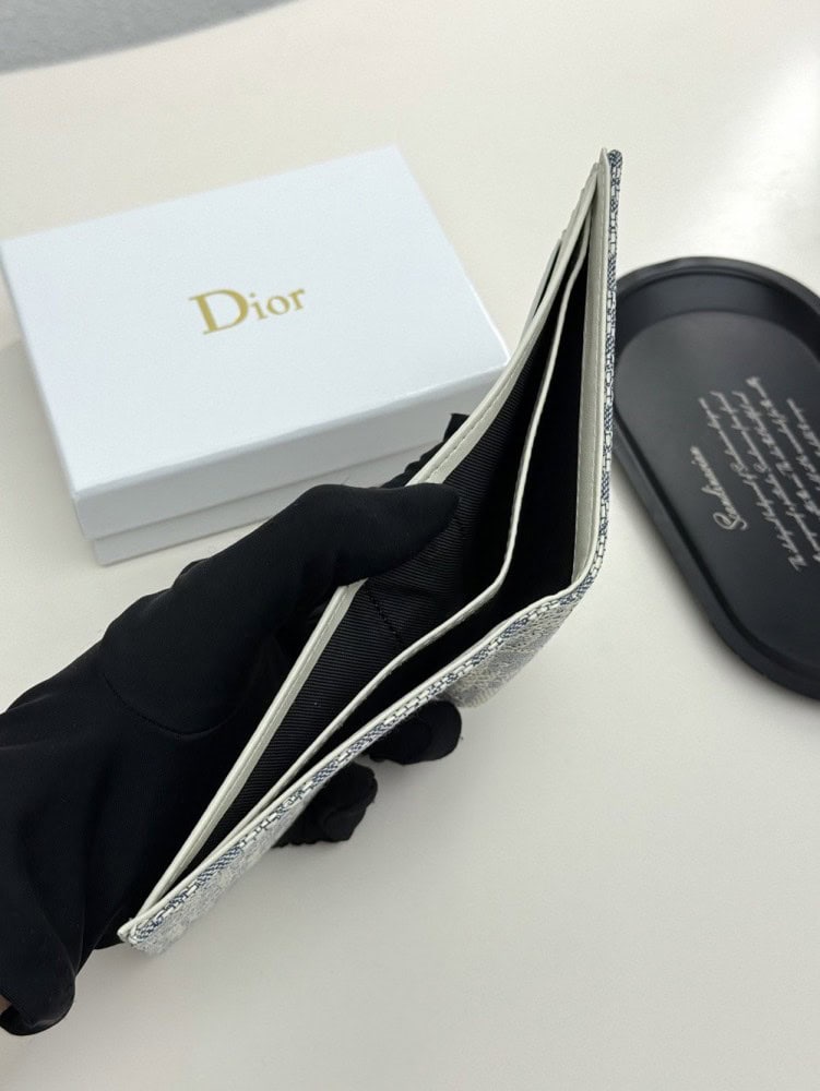 【AT9271】ディオールのラグジュアリーレザーウォレット - Diorの高級レザーウォレット | Christian Dior