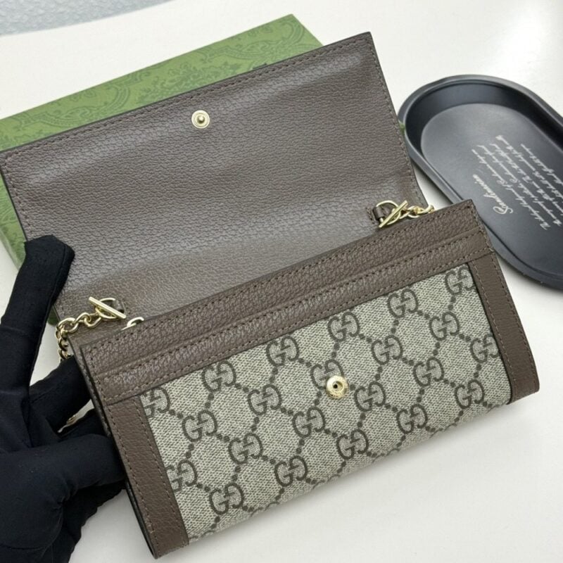 【AT9273】GGモノグラム型押しレザーチェーンバッグ - Gucciアルファベットブランド英文字幕 | Gucci Italy
