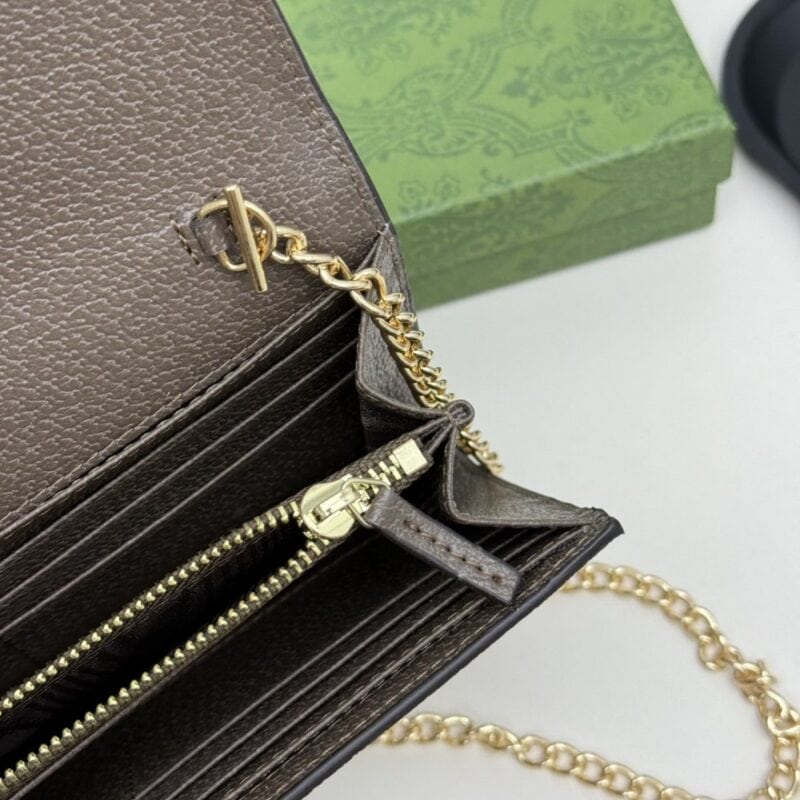 【AT9273】GGモノグラム型押しレザーチェーンバッグ - Gucciアルファベットブランド英文字幕 | Gucci Italy