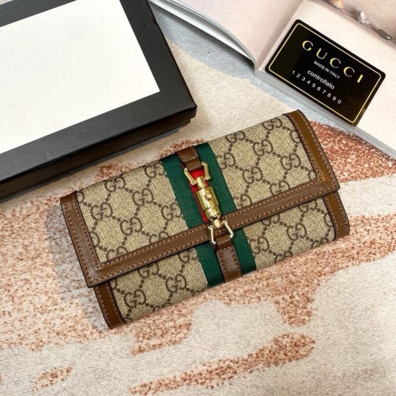 【AT9276】Gucciのクラシックウォレット - 贅沢なGGモノグラムデザインとスタイリッシュな装飾 | Gucci