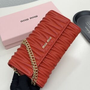 【AT9281】ミュウミュウクラシックなフリルシリーズ羊革財布 - 豪華でエレガントな女性向けファッションアクセサリー | Miu Miu