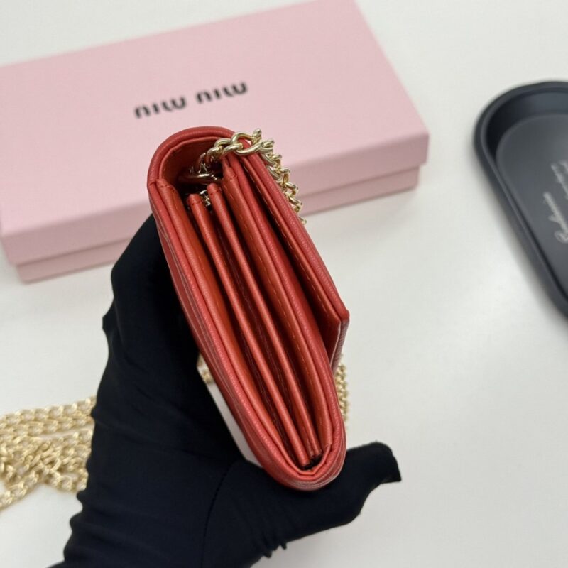 【AT9281】ミュウミュウクラシックなフリルシリーズ羊革財布 - 豪華でエレガントな女性向けファッションアクセサリー | Miu Miu