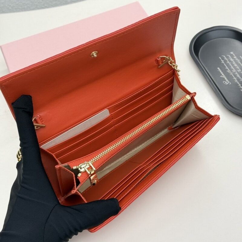 【AT9281】ミュウミュウクラシックなフリルシリーズ羊革財布 - 豪華でエレガントな女性向けファッションアクセサリー | Miu Miu
