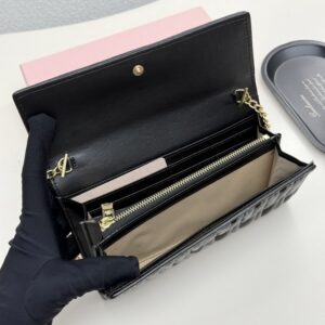 【AT9283】ミュウミュウラグジュアリープリーツ加工のヤギ革財布 | Miu Miu