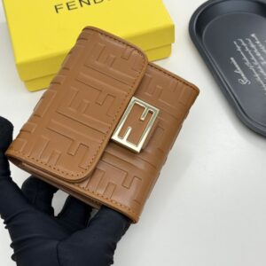 【AT9284】フェンディのカーフスキンウォレット - 都会の贅沢さを演出する高級ブランドアクセサリー | Fendi