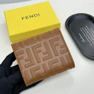 【AT9284】フェンディのカーフスキンウォレット - 都会の贅沢さを演出する高級ブランドアクセサリー | Fendi
