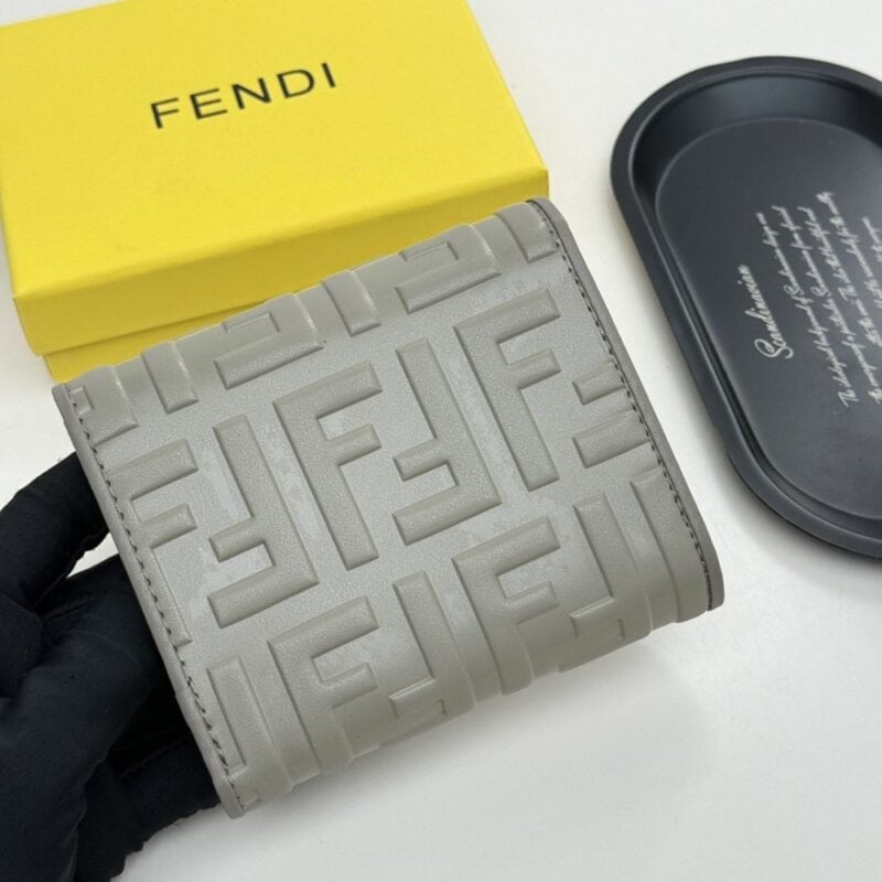 【AT9285】フェンディの高級レザーウォレット - クラシックなエレガントさと多機能デザイン | Fendi Roma